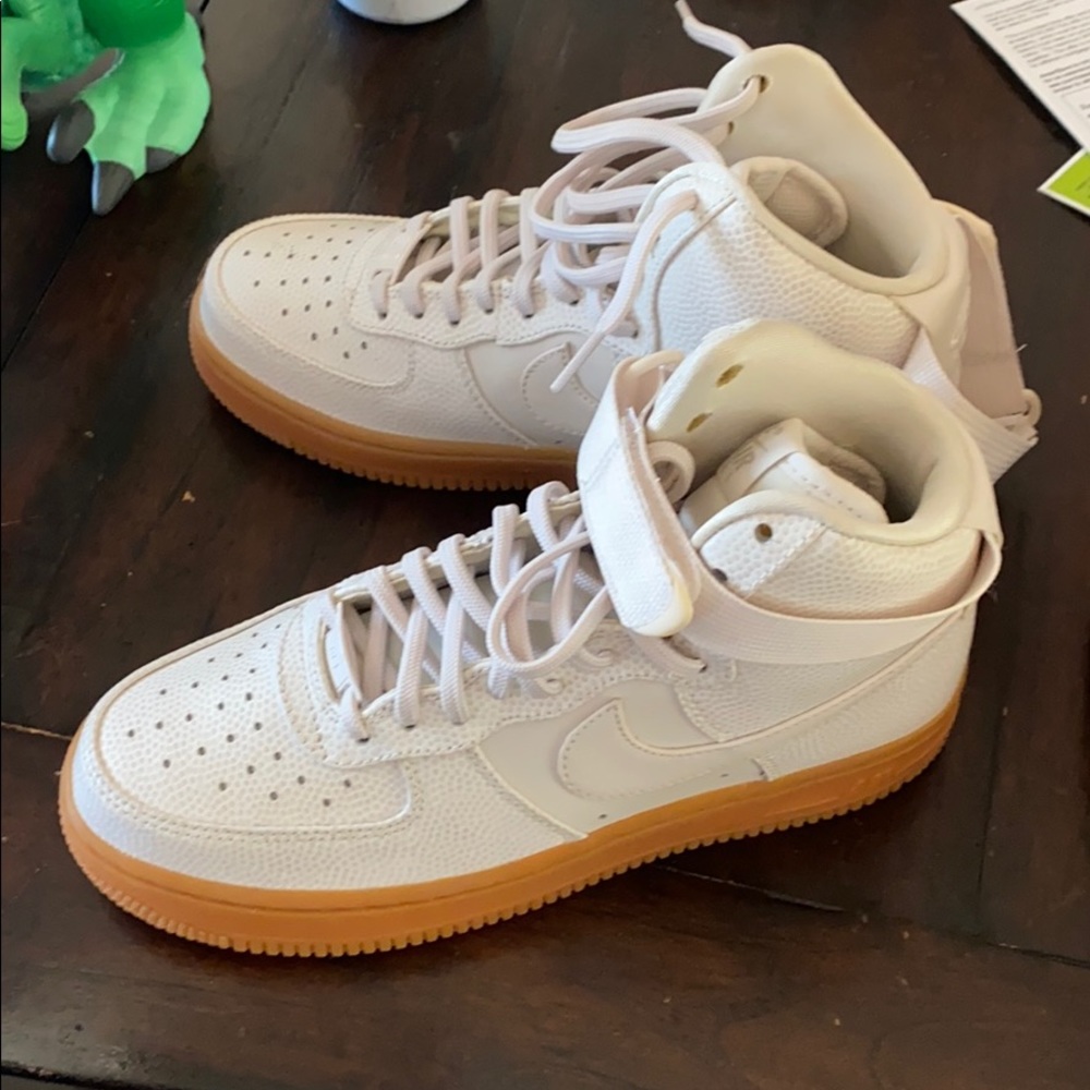 High top Air Force 1s pebble leather